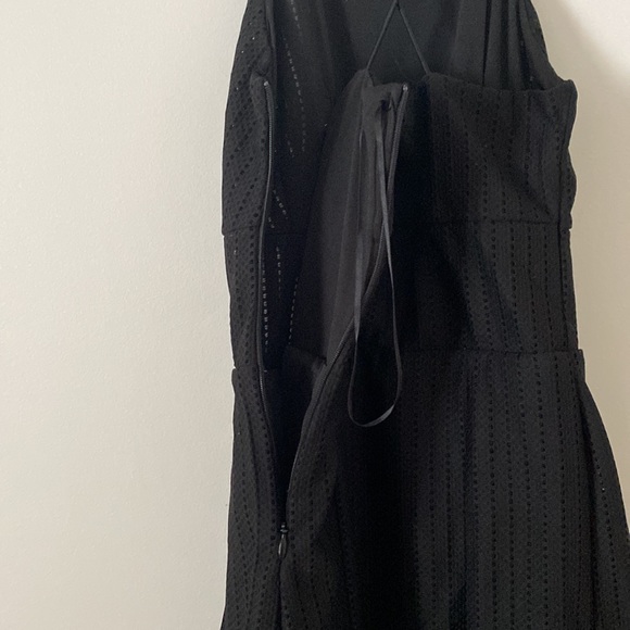 Black pouffy dress with crossed spaguetti strap - Picture 6 of 6